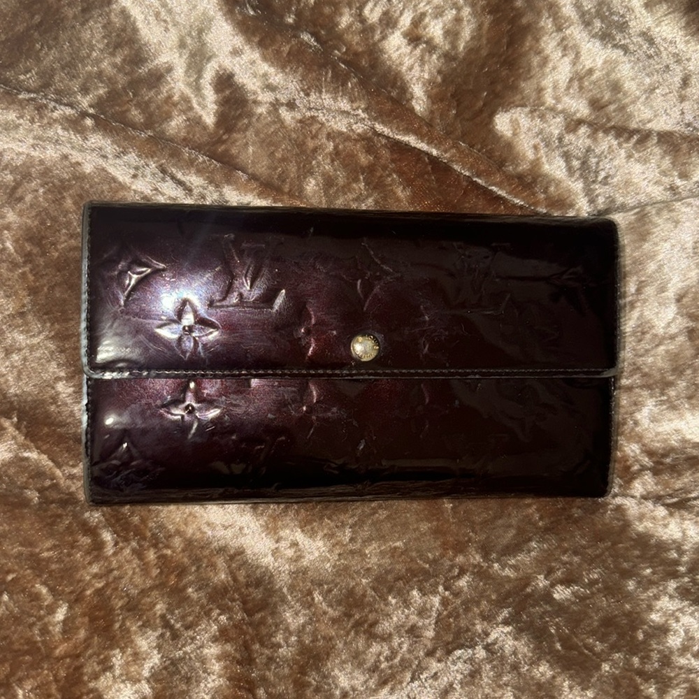 SOLD! Gorgeous LOUIS VUITTON Sarah burgundy vernis embossed leather snap wallet.